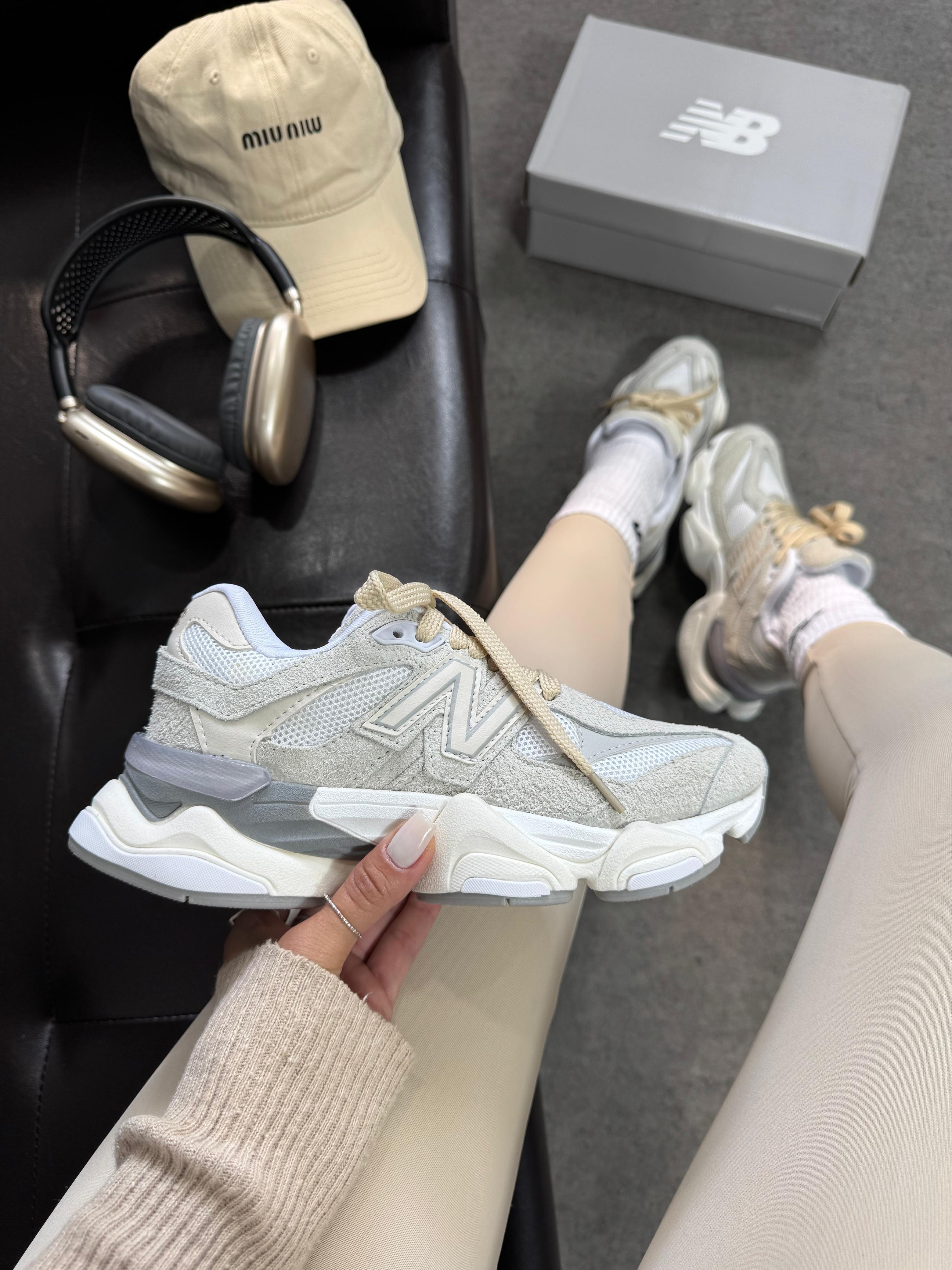 Tênis New Balance 9060 Off Nude Moderno e Confortável com Design Clean para Uso Diário e Passeios