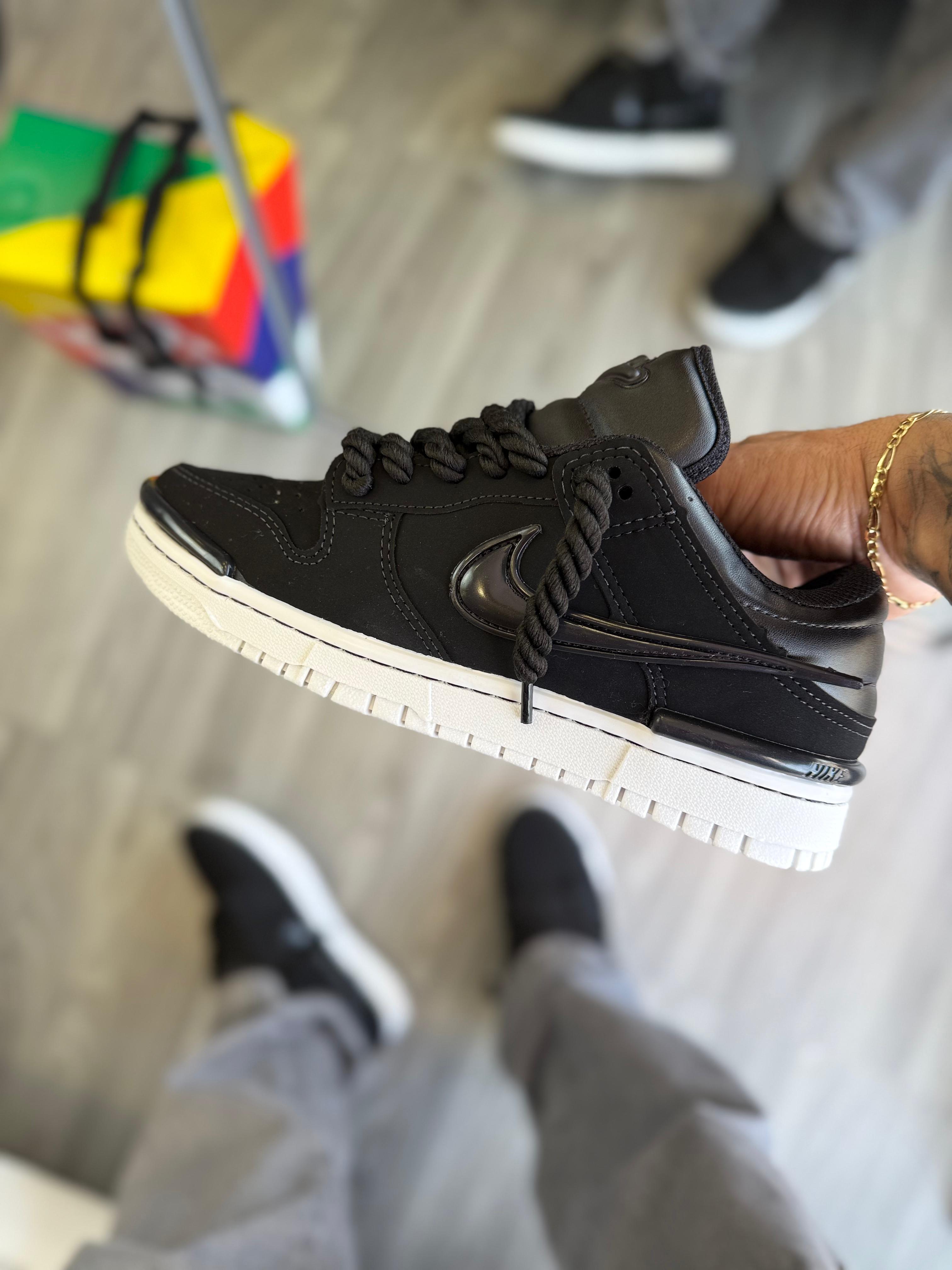 Tênis Nike SB Dunk Twist Preto nobuk e Branco(white) Casual Confortável para Caminhadas e Uso Diário